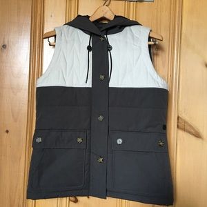 NEVER WORN. LIKE NEW Men’s Burton Vest